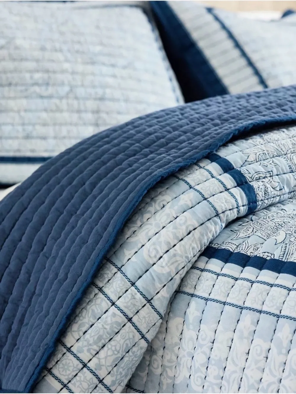 NWT Navy and Light Blue Quilted Twin Bedspread Set - Classic Stripe